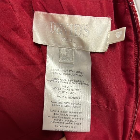 Red dresss - size 14 - selling cheap as it willl need to be dry cleaned. - Picture 2 of 2